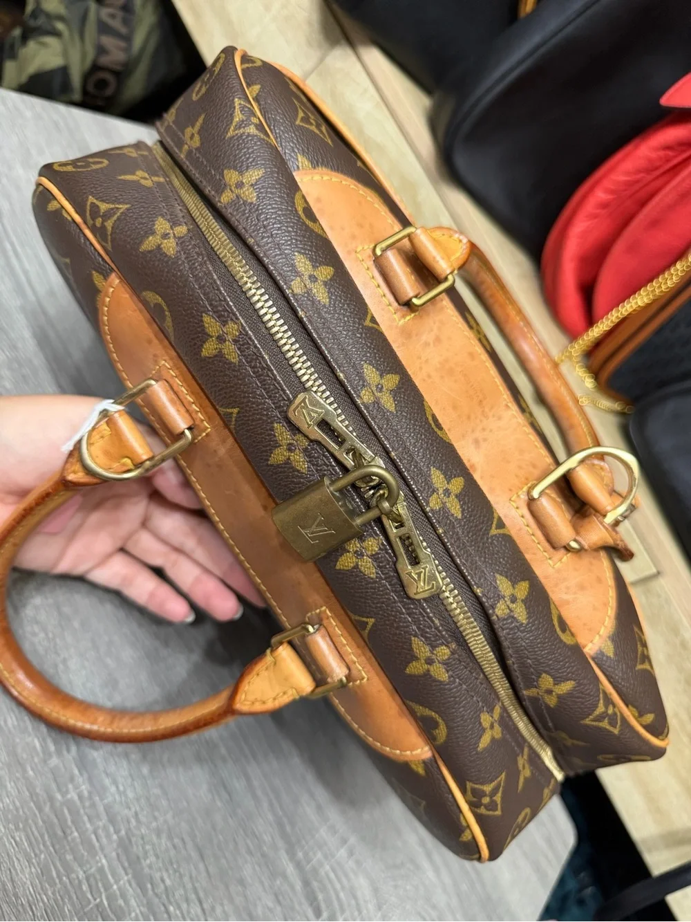 Louis Vuitton Vintage Deauville Monogram with COA